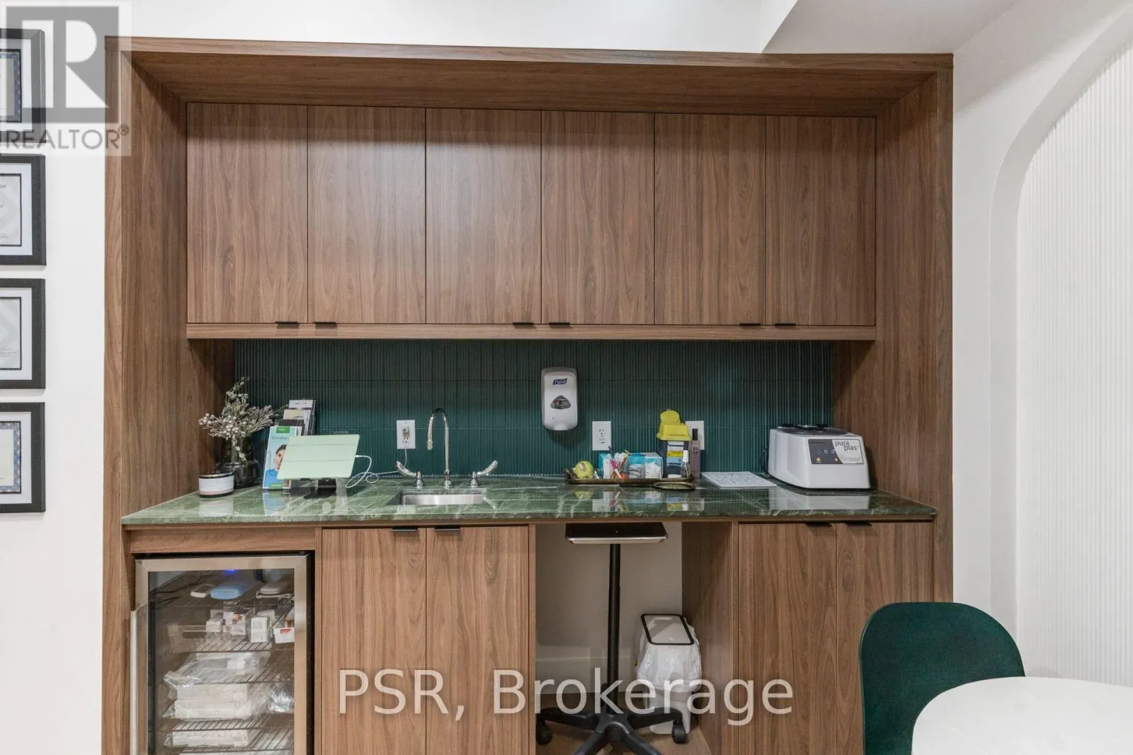 1656 QUEEN STREET W