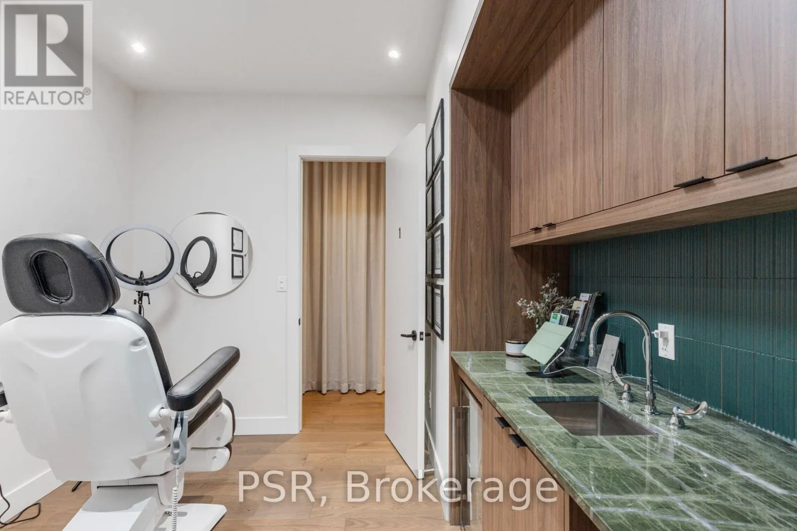 1656 QUEEN STREET W
