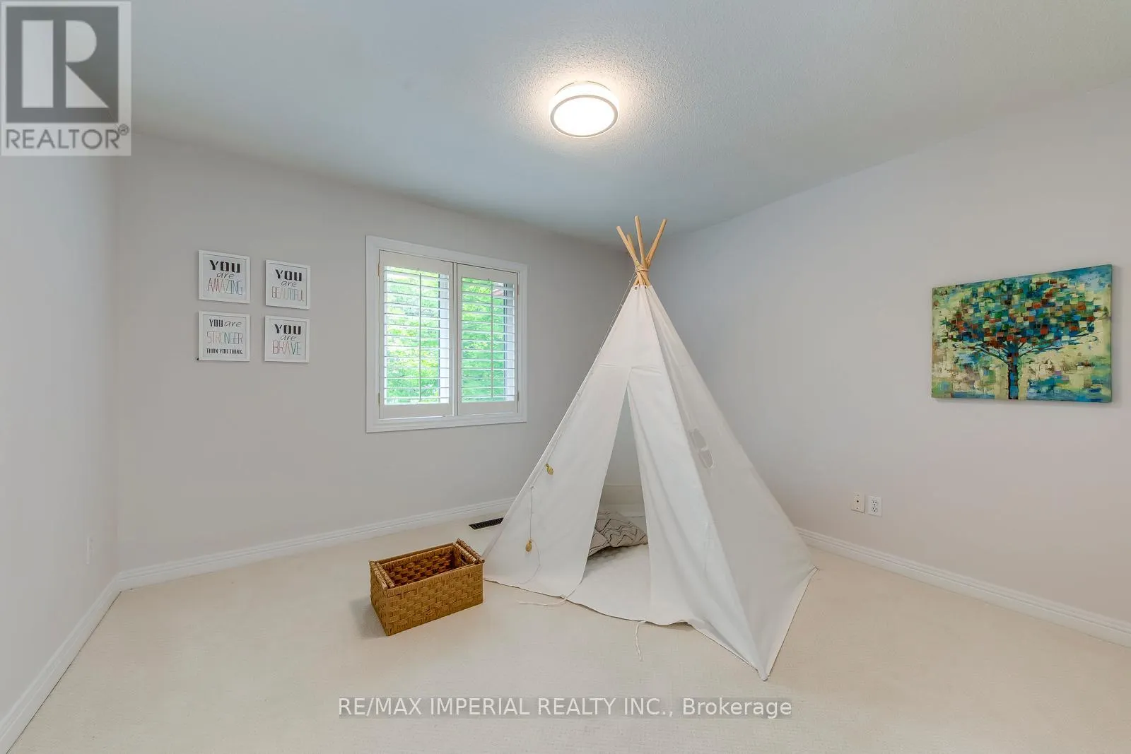 341 ACACIA COURT
