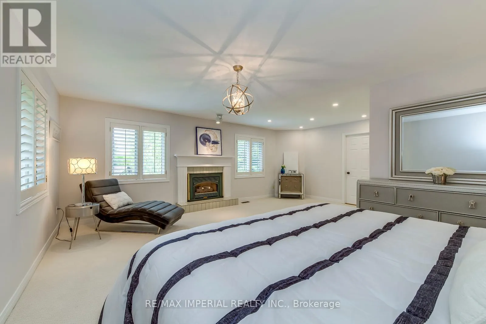 341 ACACIA COURT