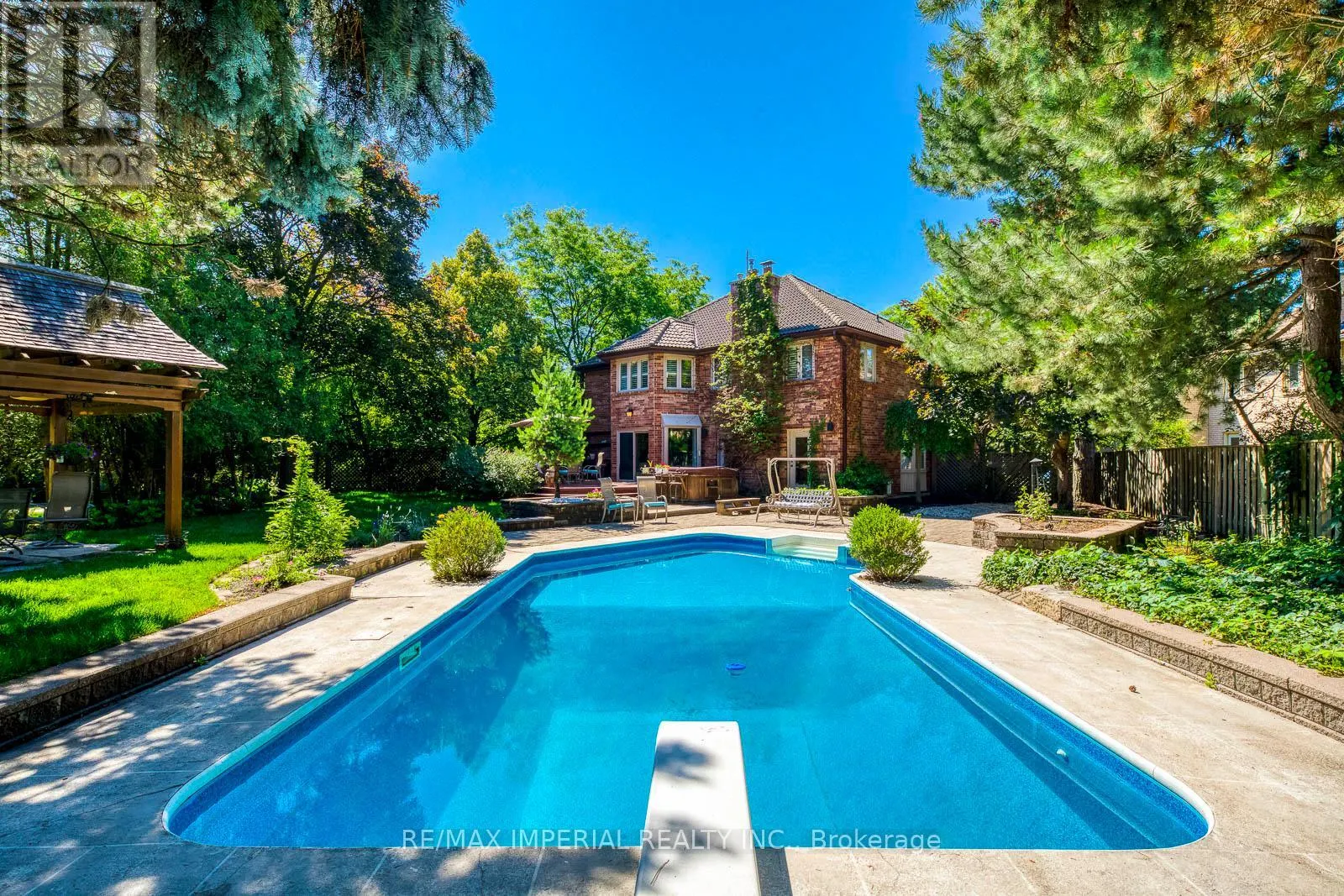 341 ACACIA COURT