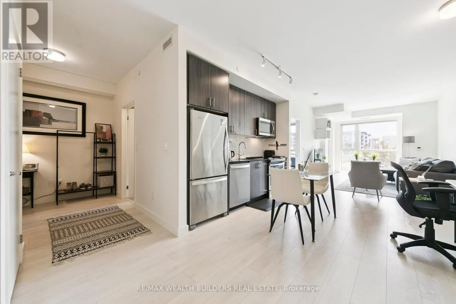 202 - 150 SABINA DRIVE