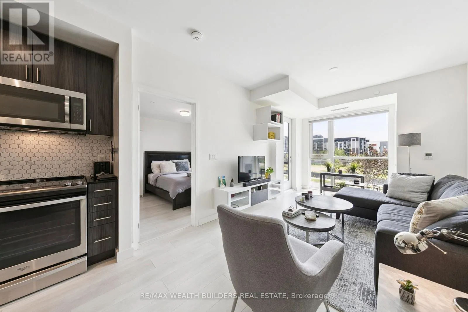 202 - 150 SABINA DRIVE