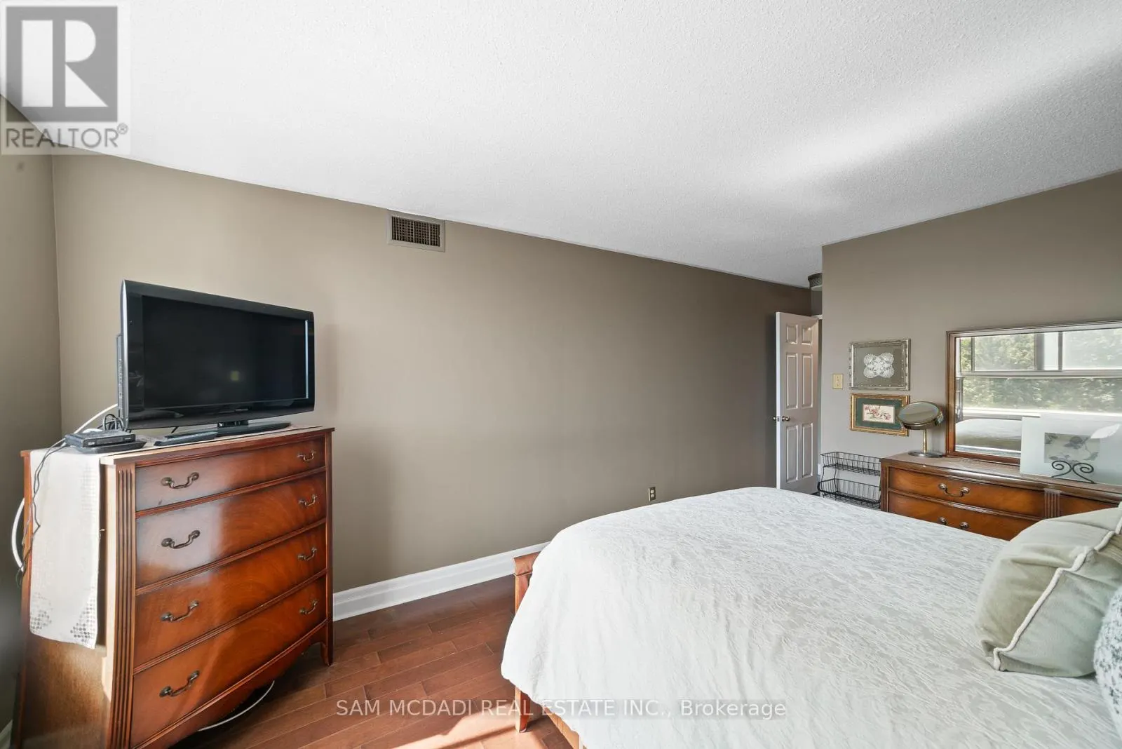 1109 - 1485 LAKESHORE ROAD E