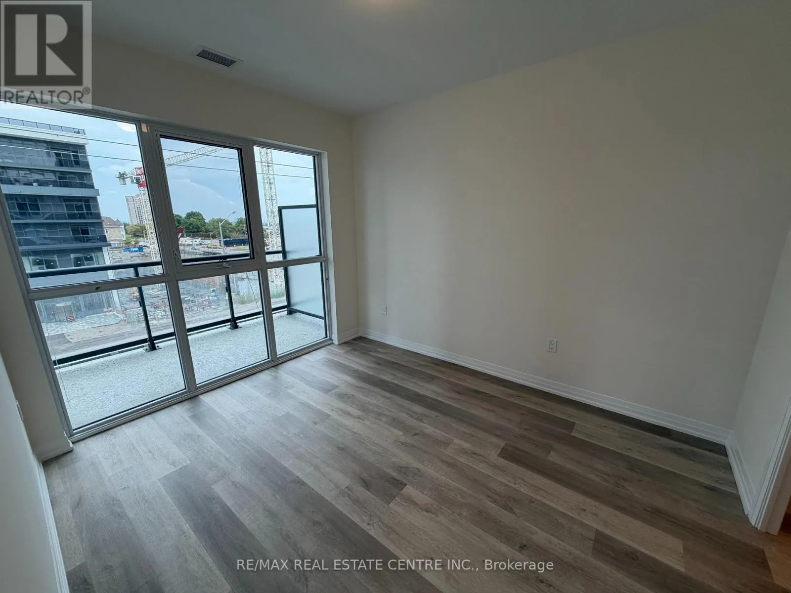 420 - 15 WATERGARDEN DRIVE W
