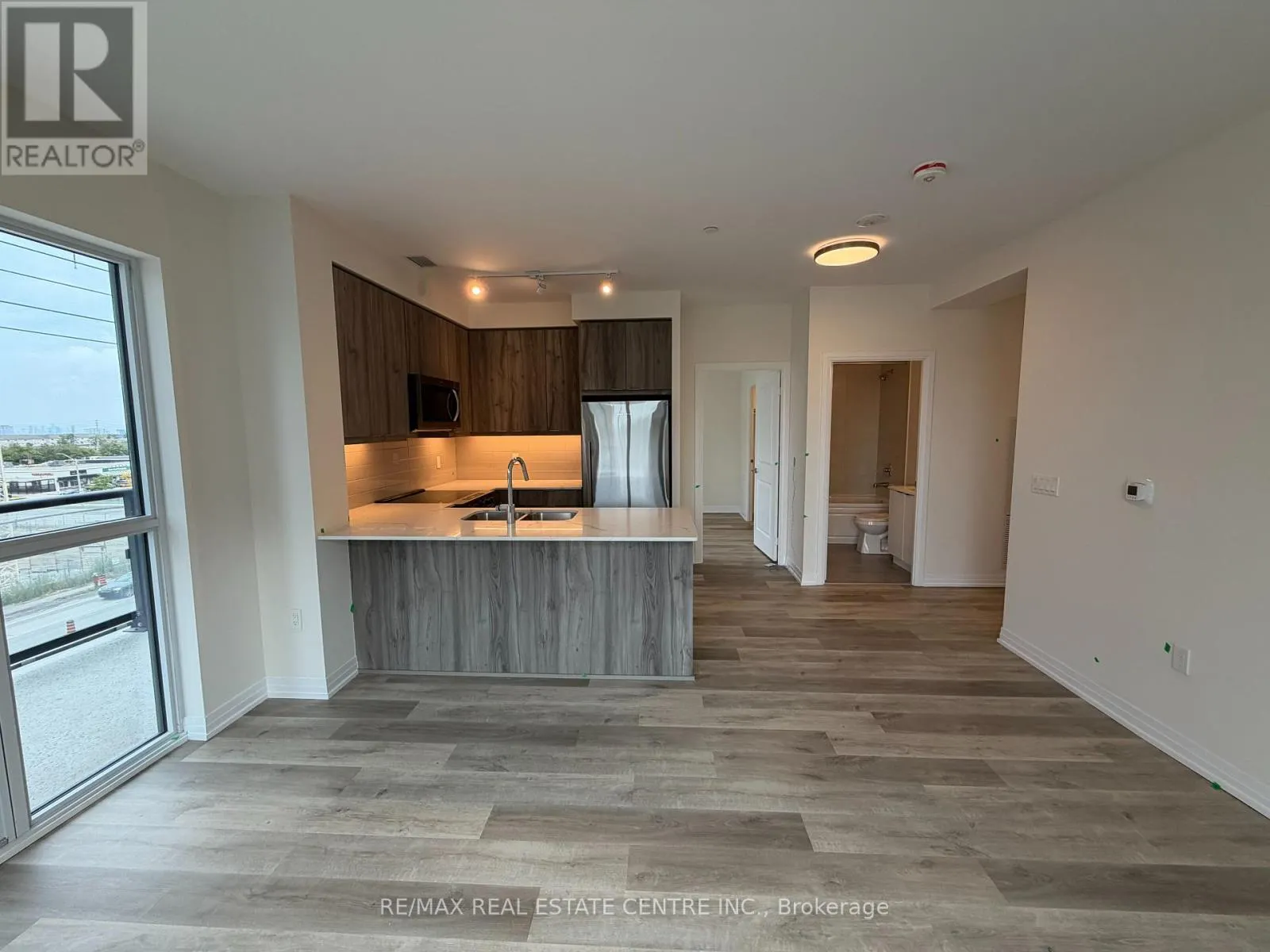 420 - 15 WATERGARDEN DRIVE W