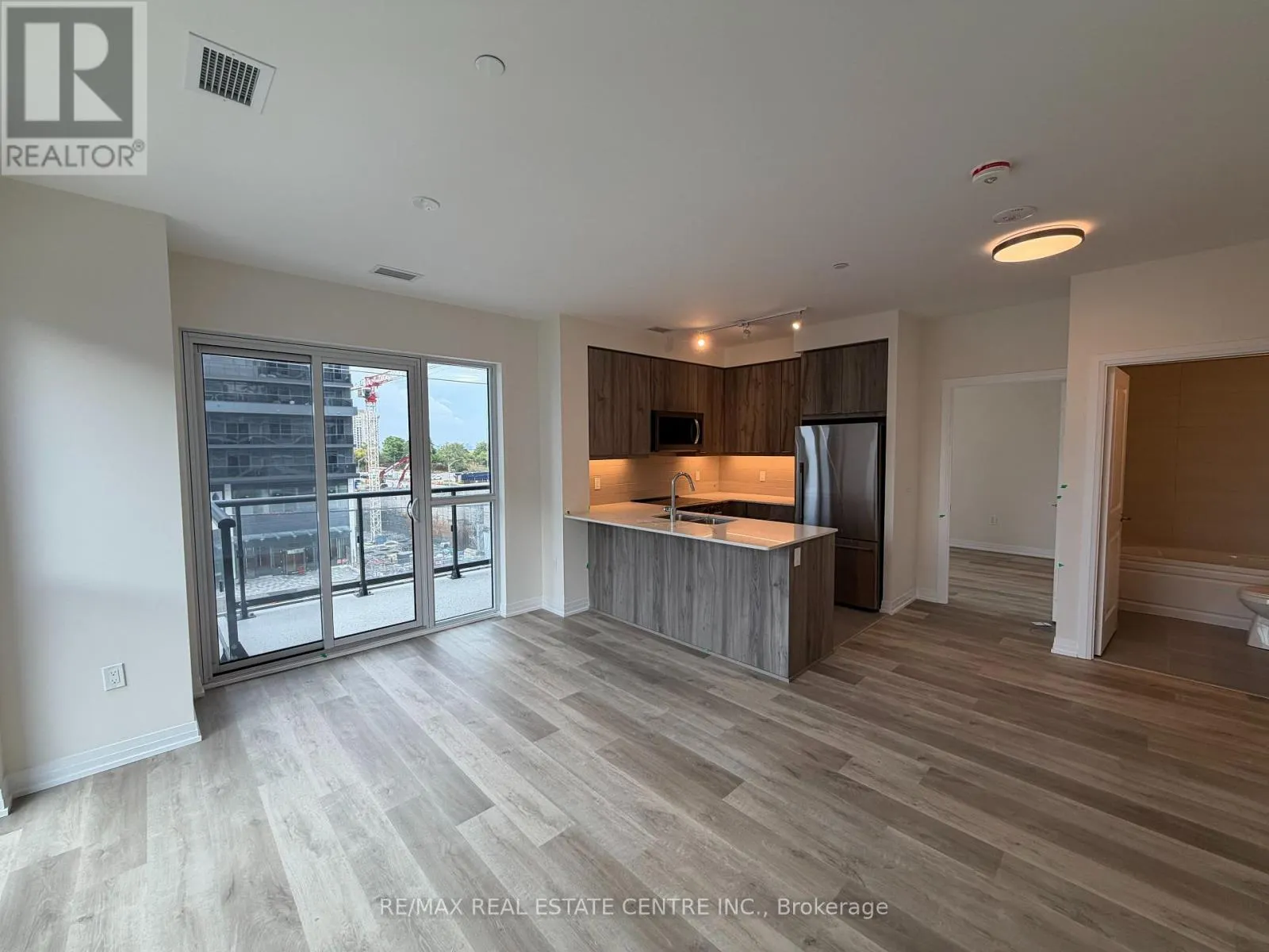 420 - 15 WATERGARDEN DRIVE W