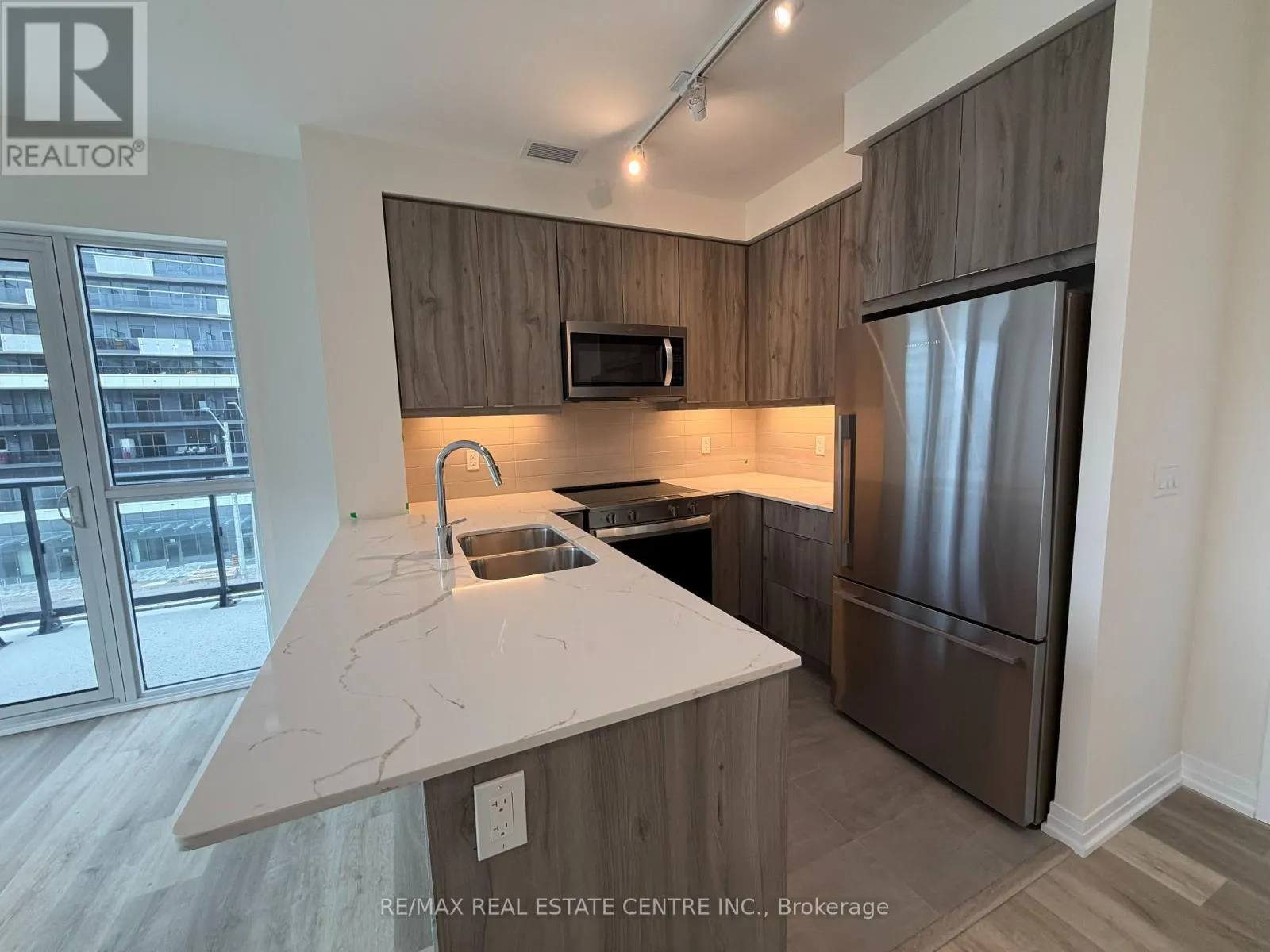 420 - 15 WATERGARDEN DRIVE W