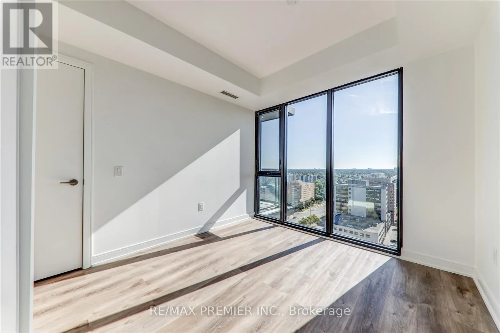 1708 - 89 DUNDAS STREET W