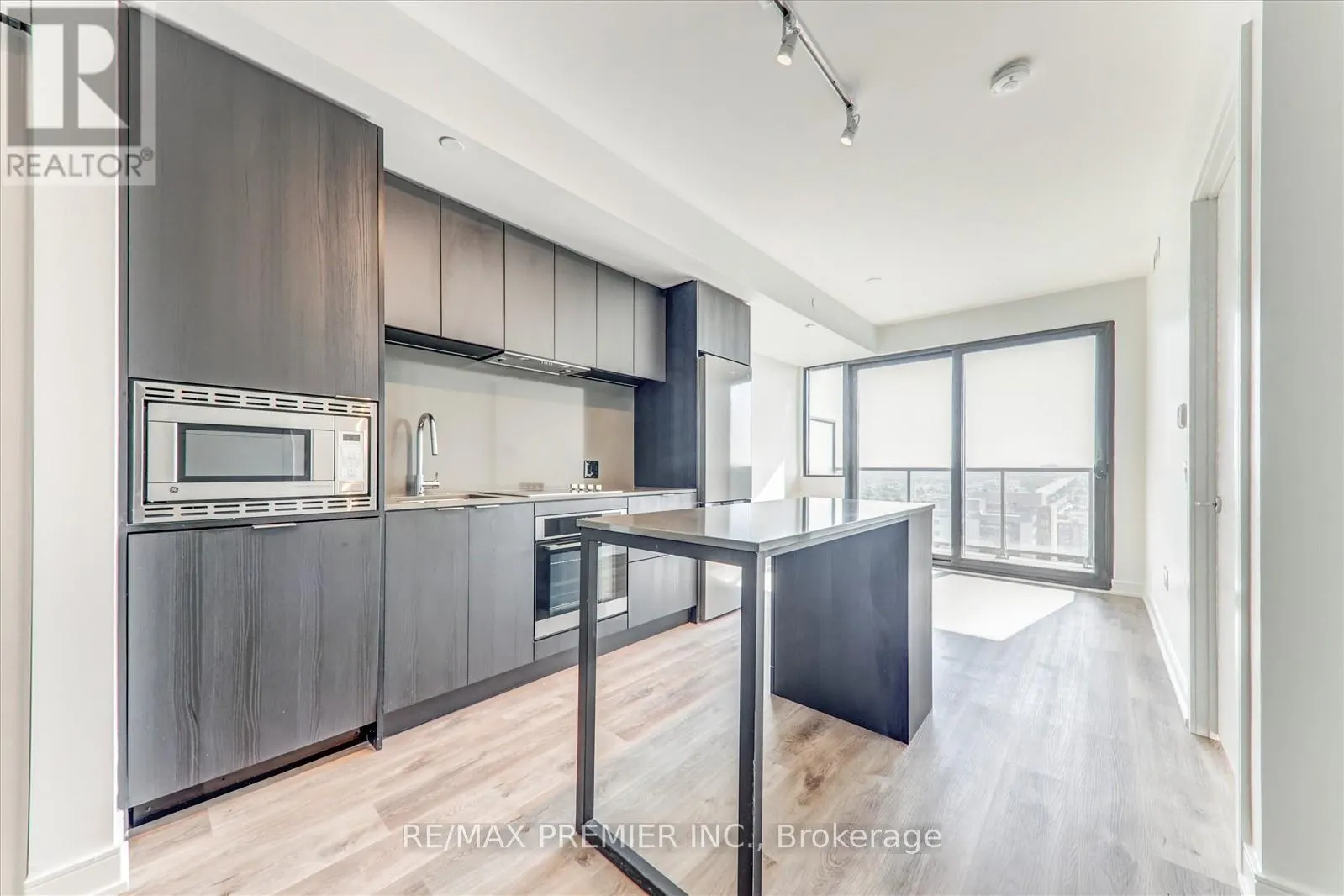 1708 - 89 DUNDAS STREET W