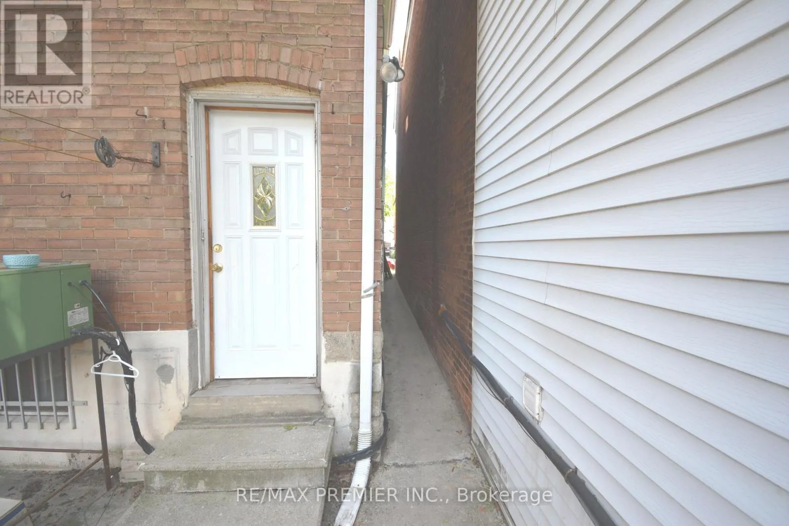 256 HARVIE AVENUE