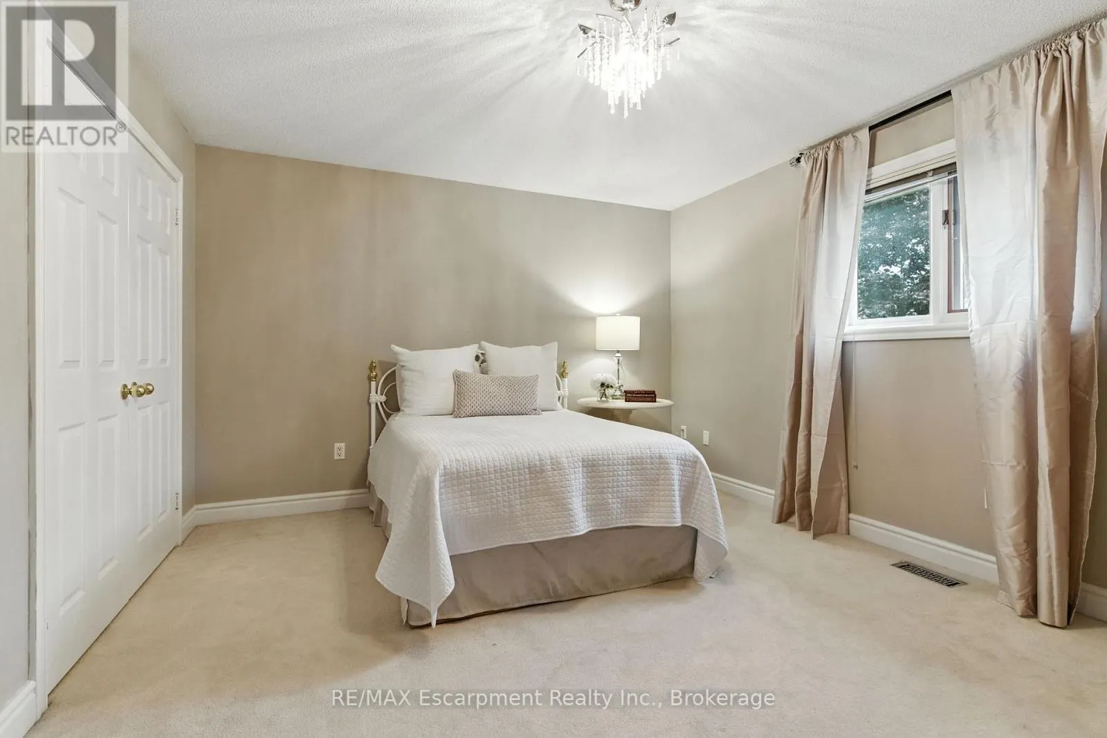 925 HALSHAM COURT