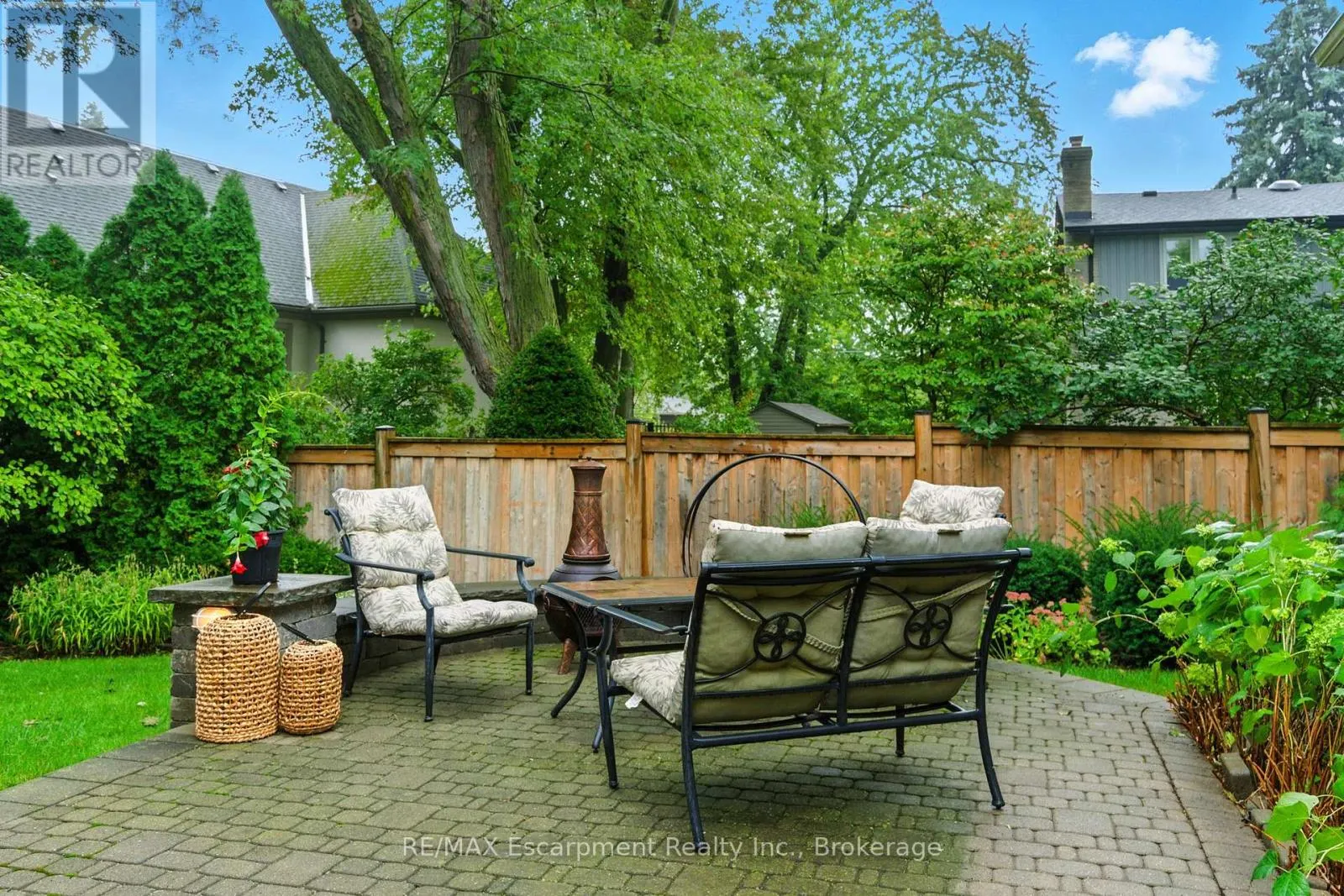 925 HALSHAM COURT