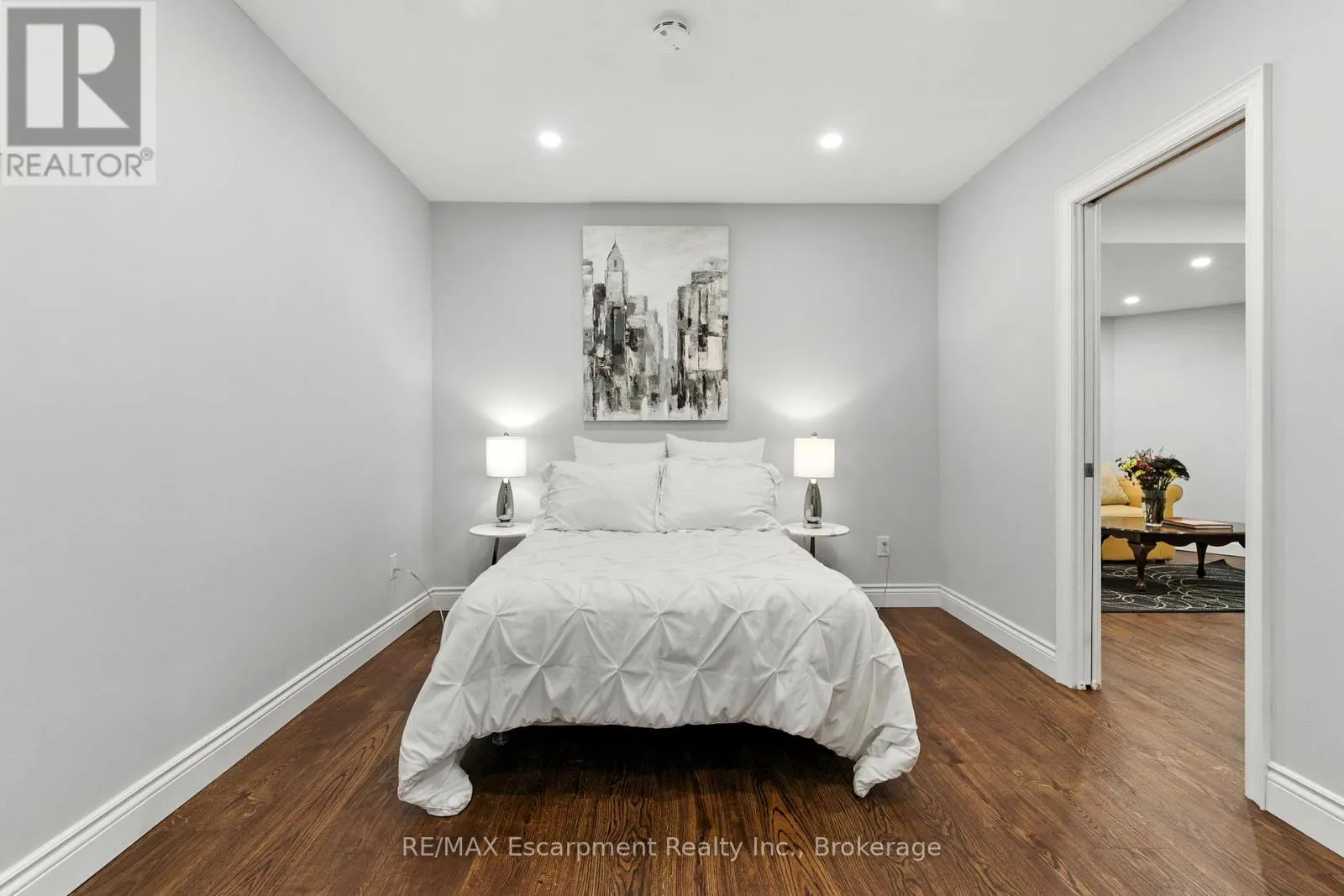 925 HALSHAM COURT