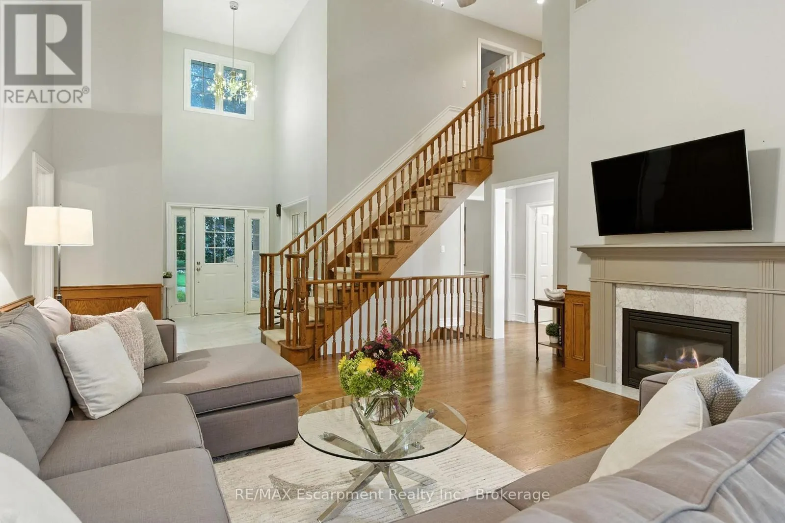 925 HALSHAM COURT