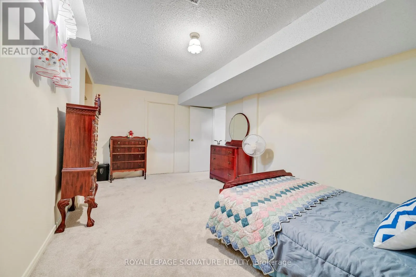 2921 CARADOC LANE