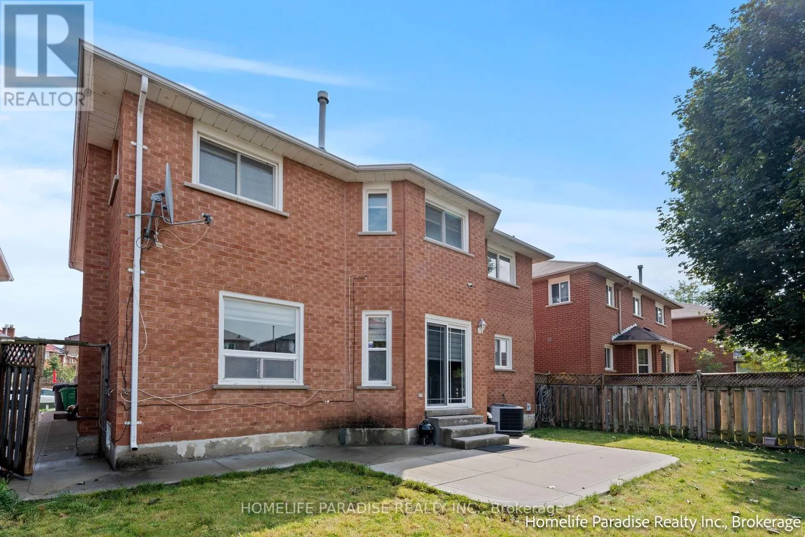 6 IVY LEA COURT