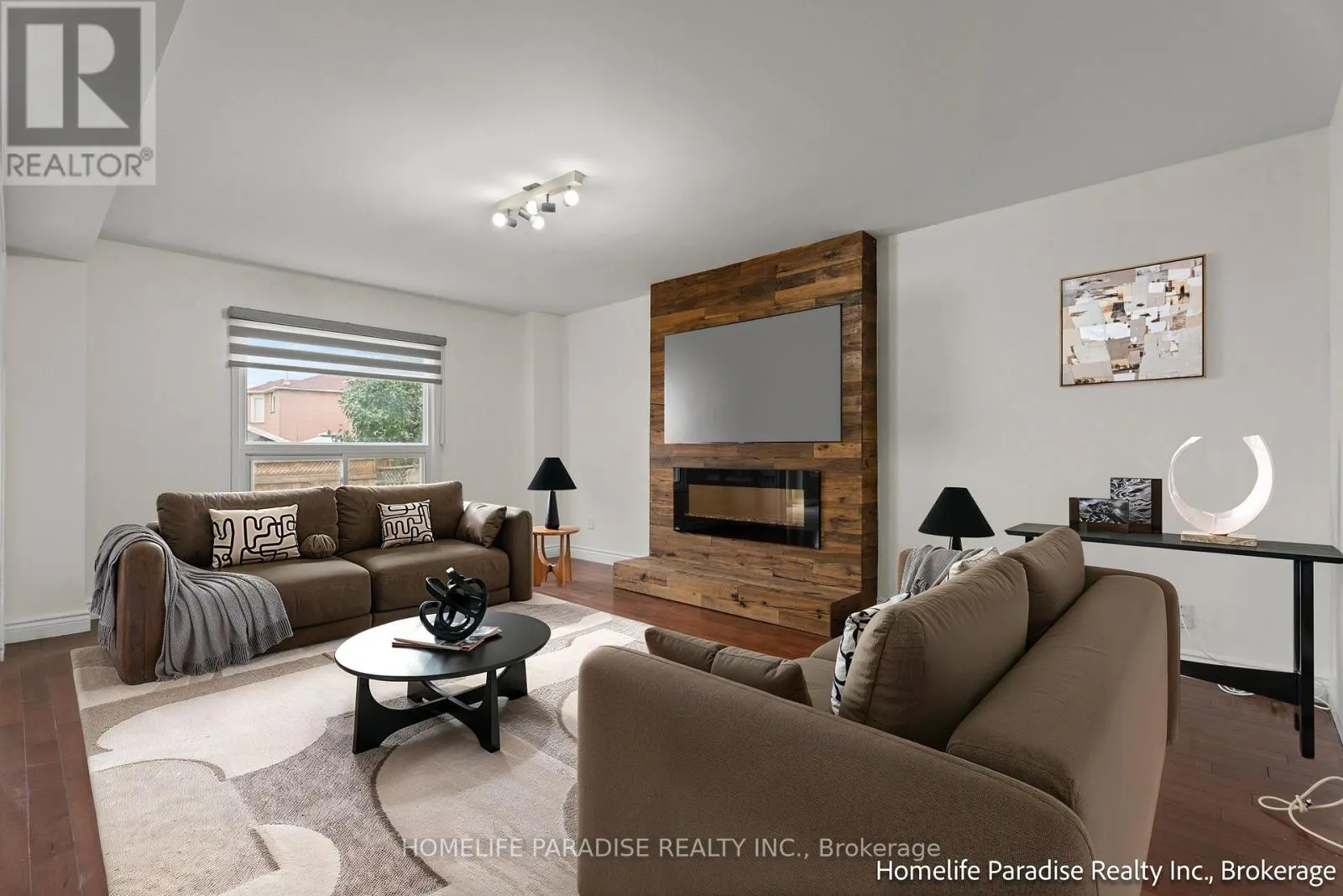 6 IVY LEA COURT
