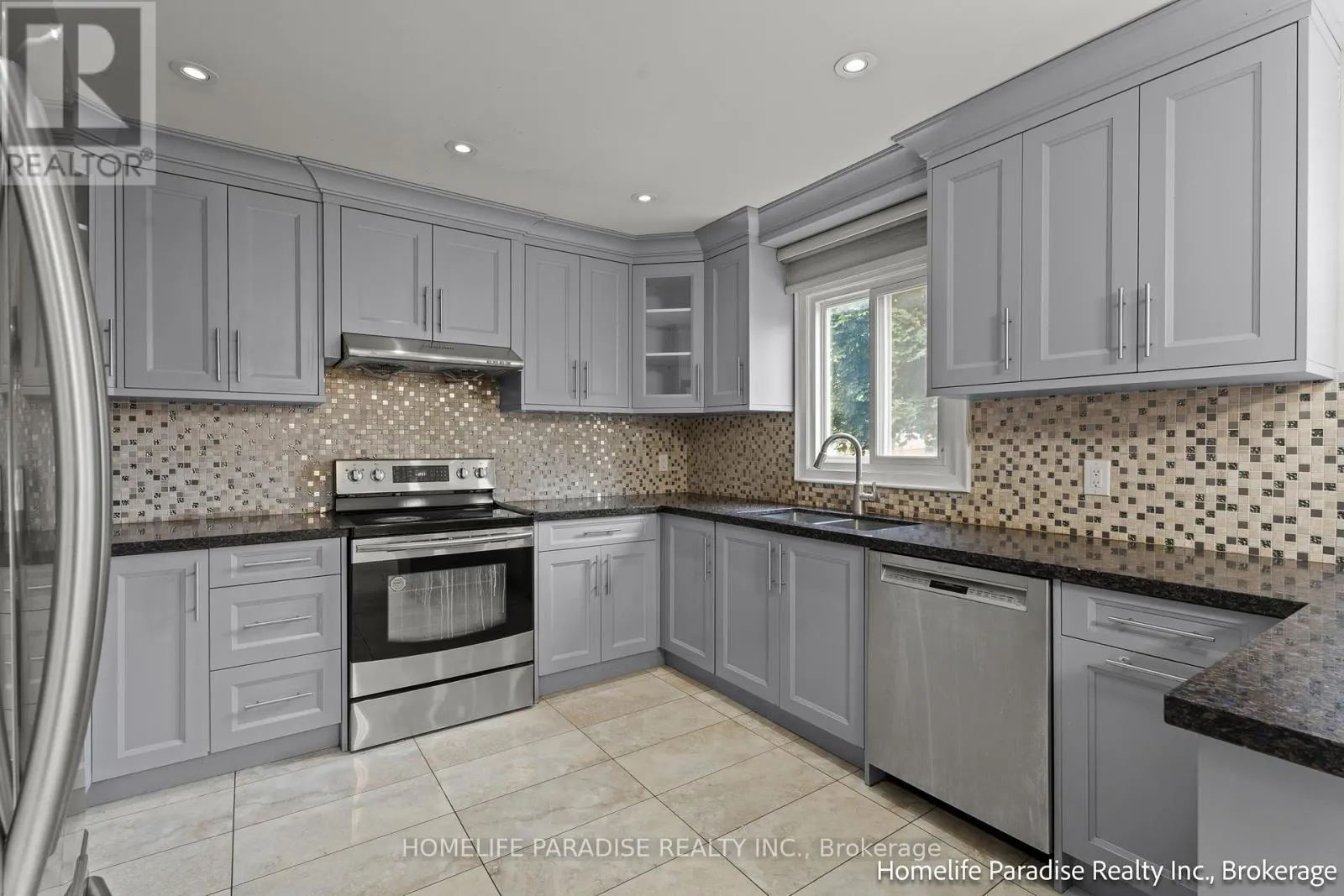 6 IVY LEA COURT