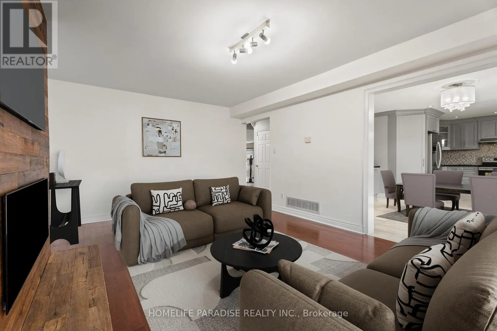 6 IVY LEA COURT