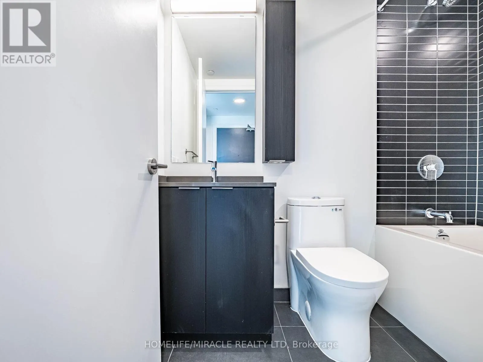 1804 - 3009 NOVAR ROAD