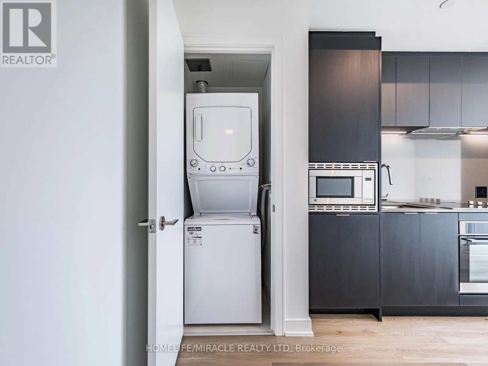 1804 - 3009 NOVAR ROAD