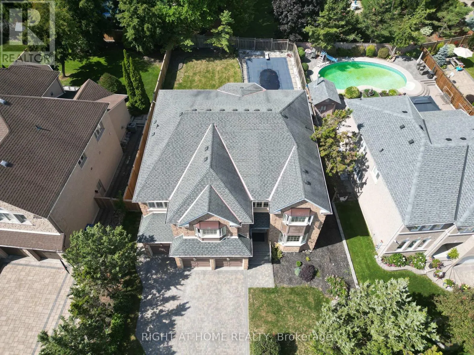 2427 ERIN CENTRE BOULEVARD