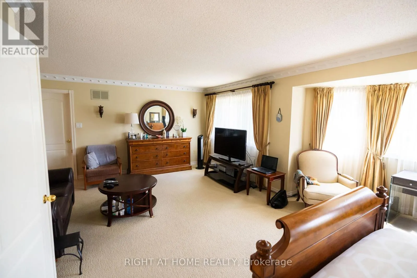2427 ERIN CENTRE BOULEVARD