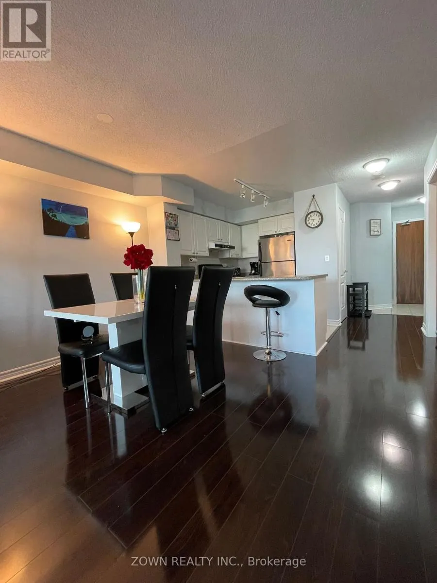 813 - 33 ELM DRIVE W