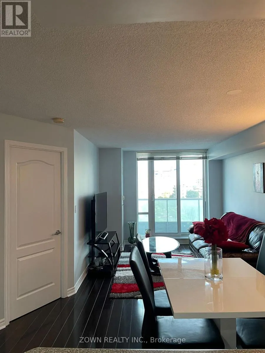 813 - 33 ELM DRIVE W