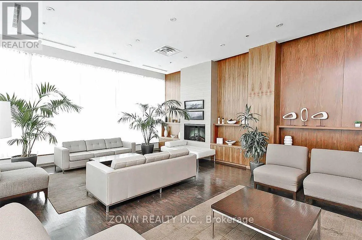 813 - 33 ELM DRIVE W
