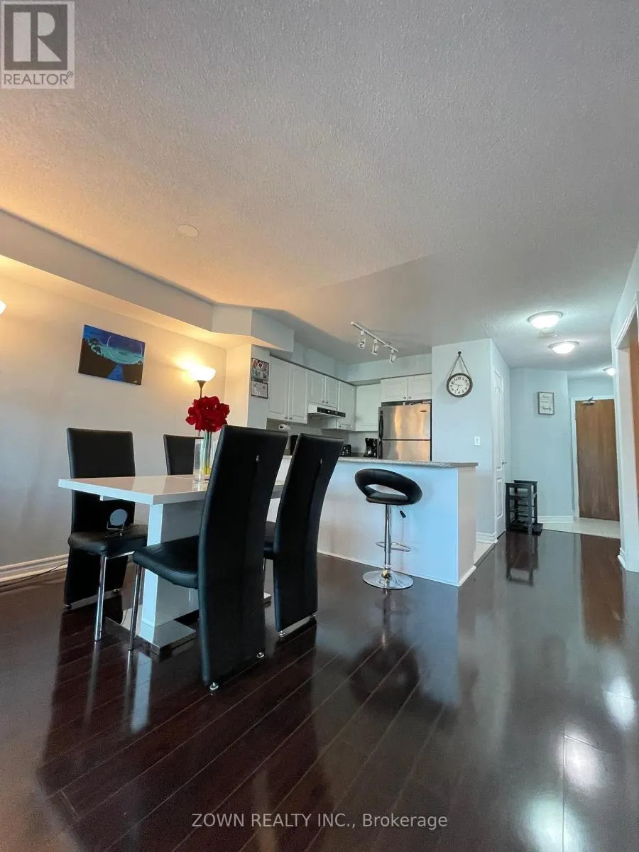 813 - 33 ELM DRIVE W