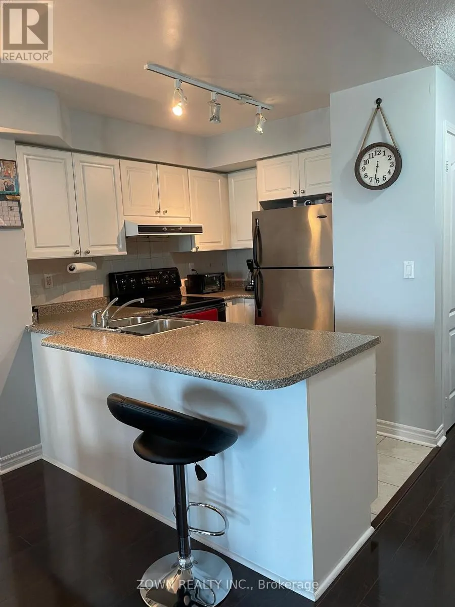813 - 33 ELM DRIVE W