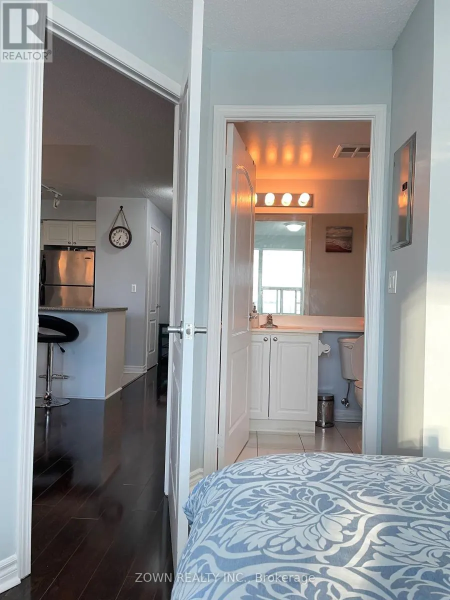 813 - 33 ELM DRIVE W