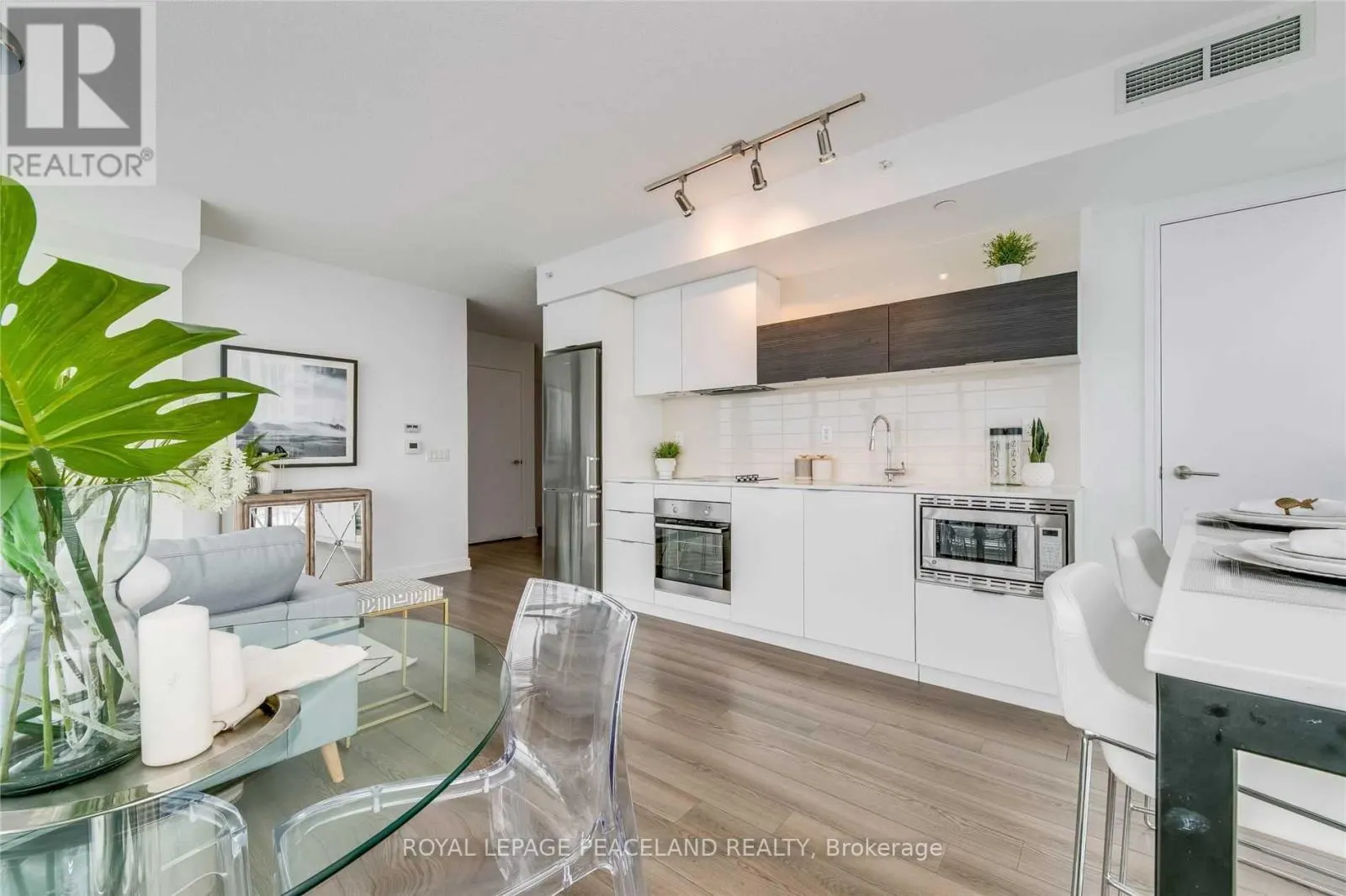 1207 - 20 THOMAS RILEY ROAD