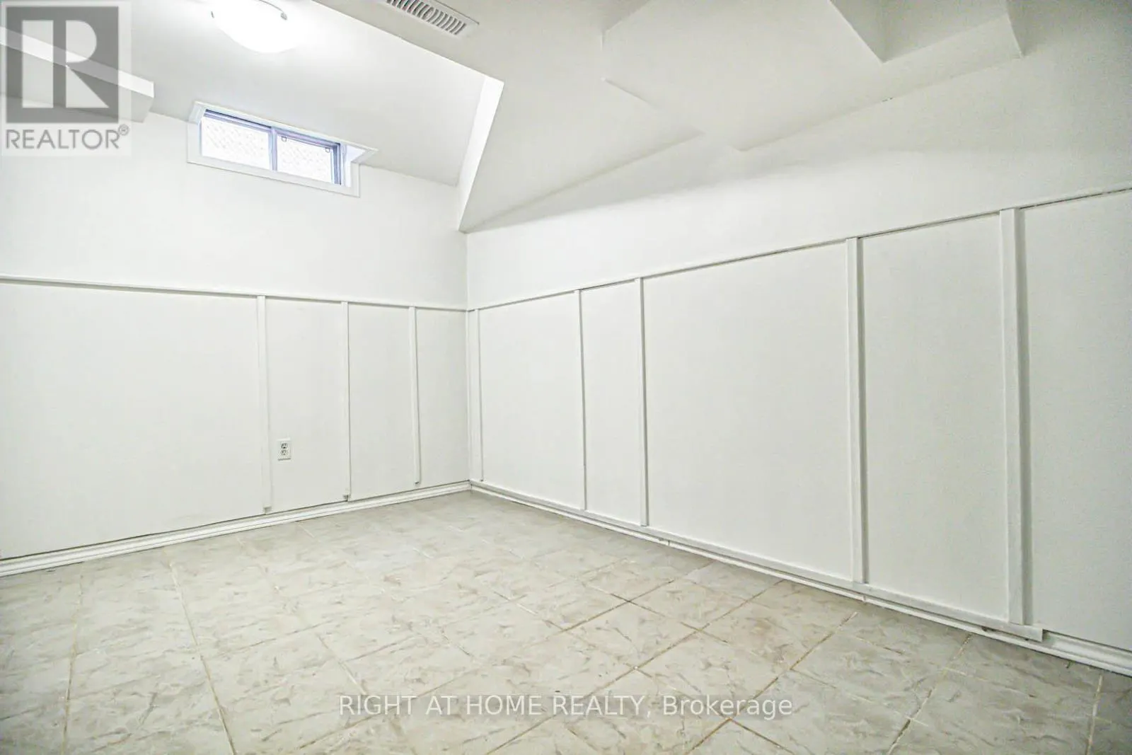 30 VODDEN STREET W