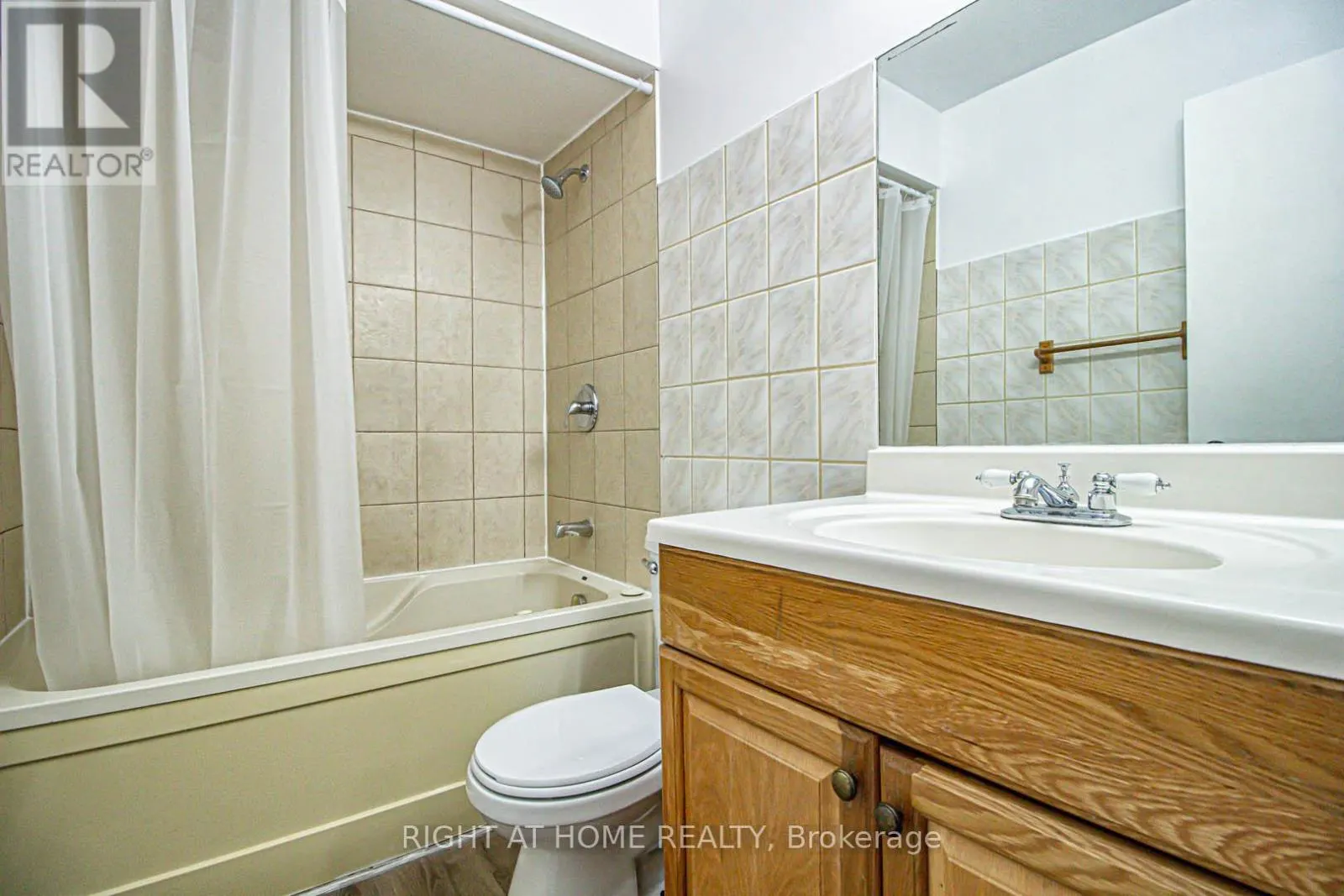 30 VODDEN STREET W