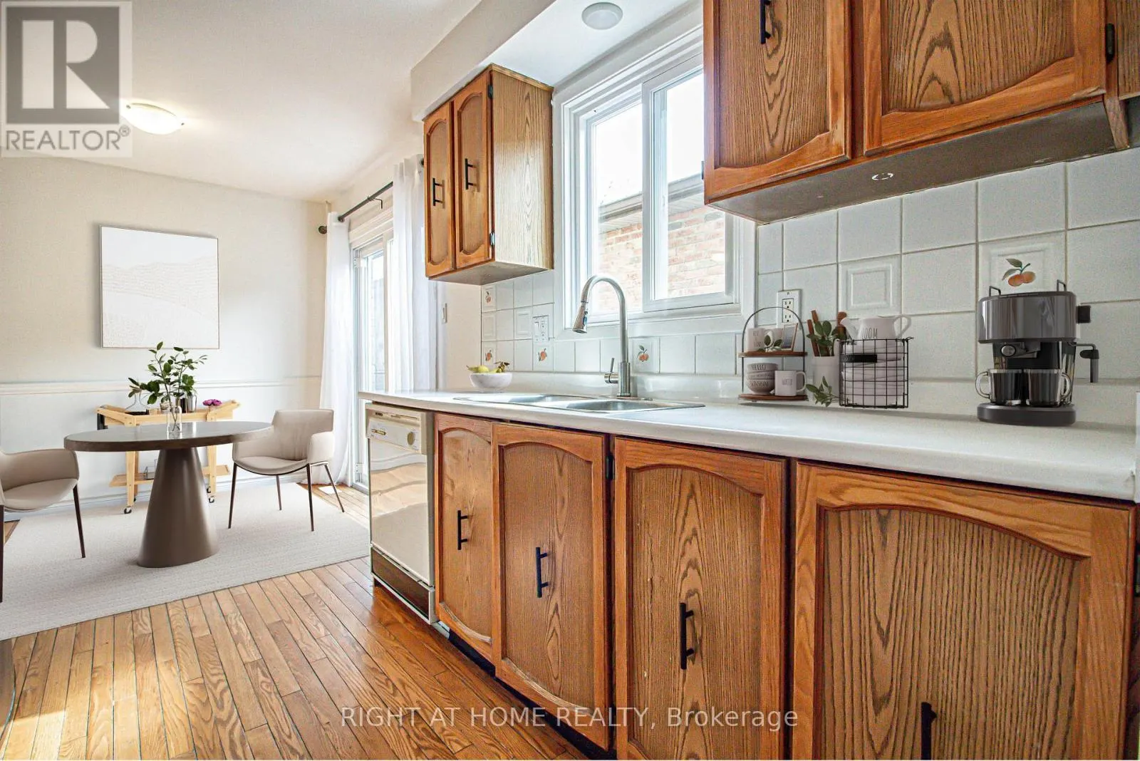 30 VODDEN STREET W