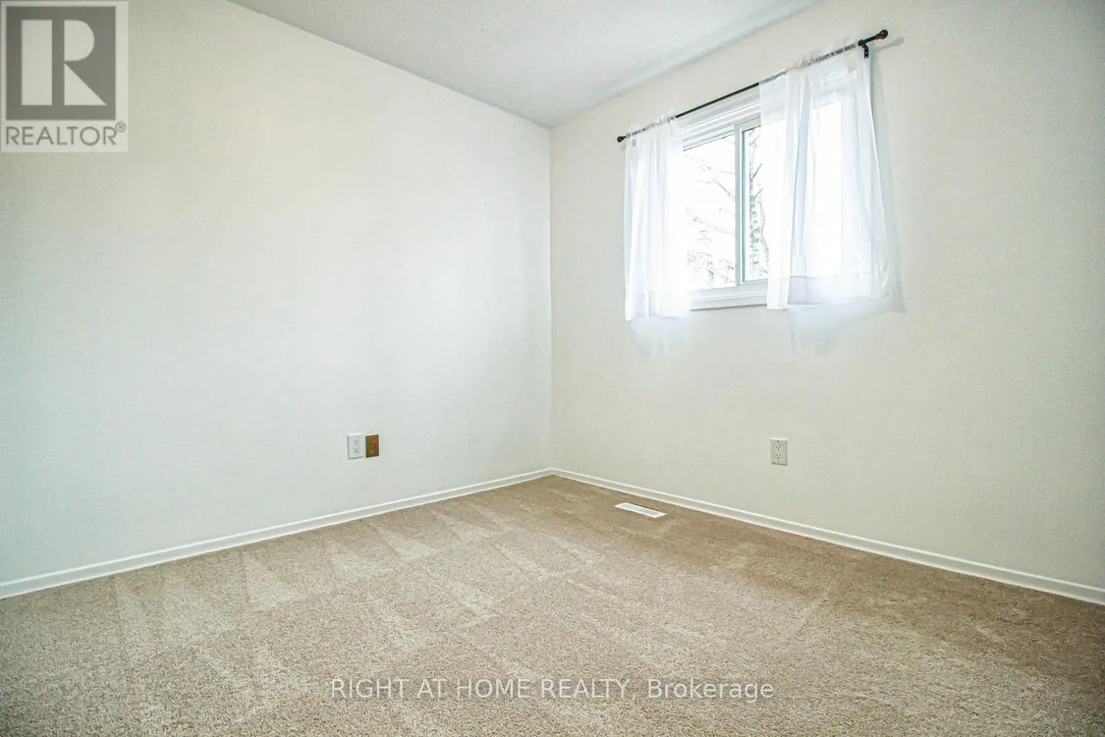 30 VODDEN STREET W