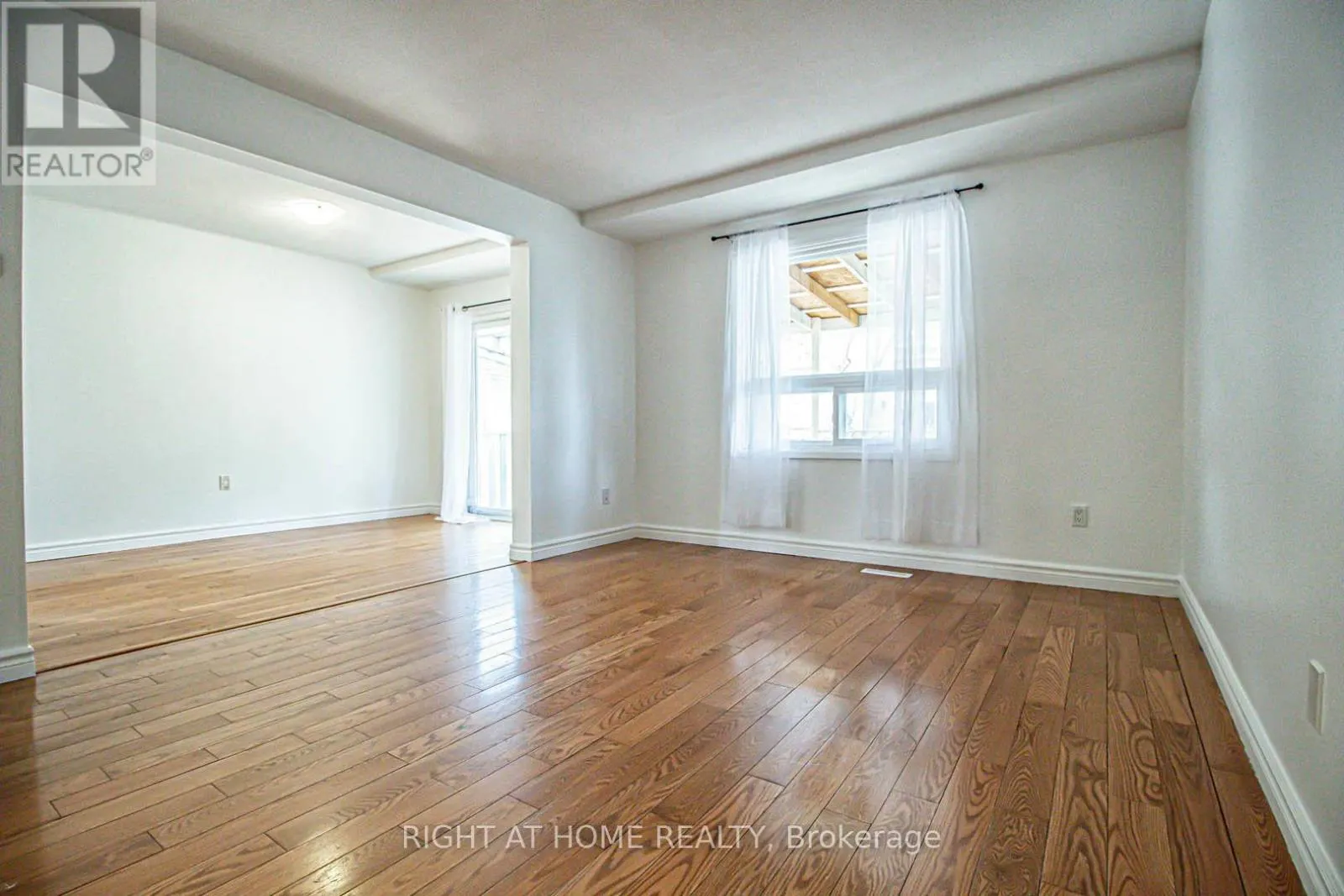30 VODDEN STREET W