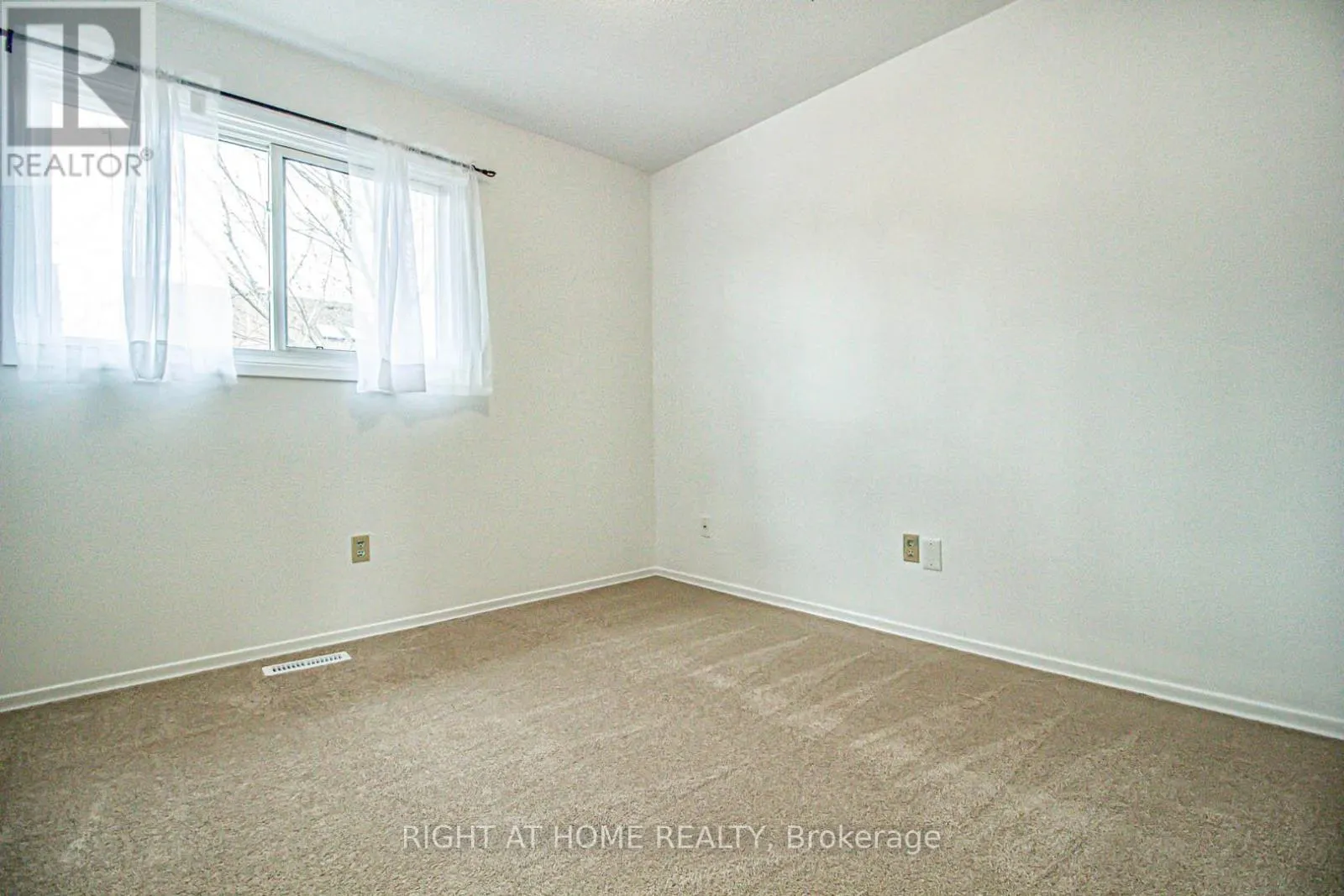30 VODDEN STREET W