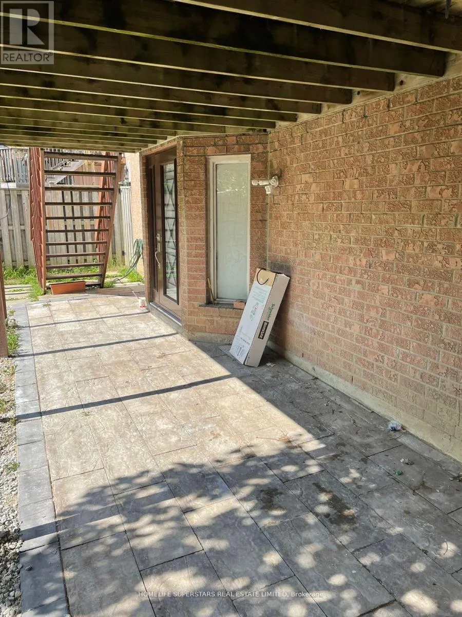WALK OUT BASEMENT - 274 OXBOW CRESCENT