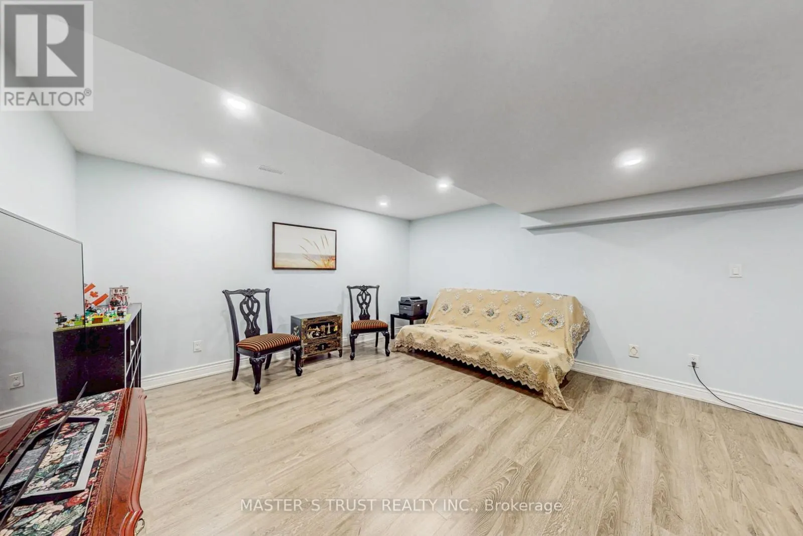 2035 SHADY GLEN ROAD