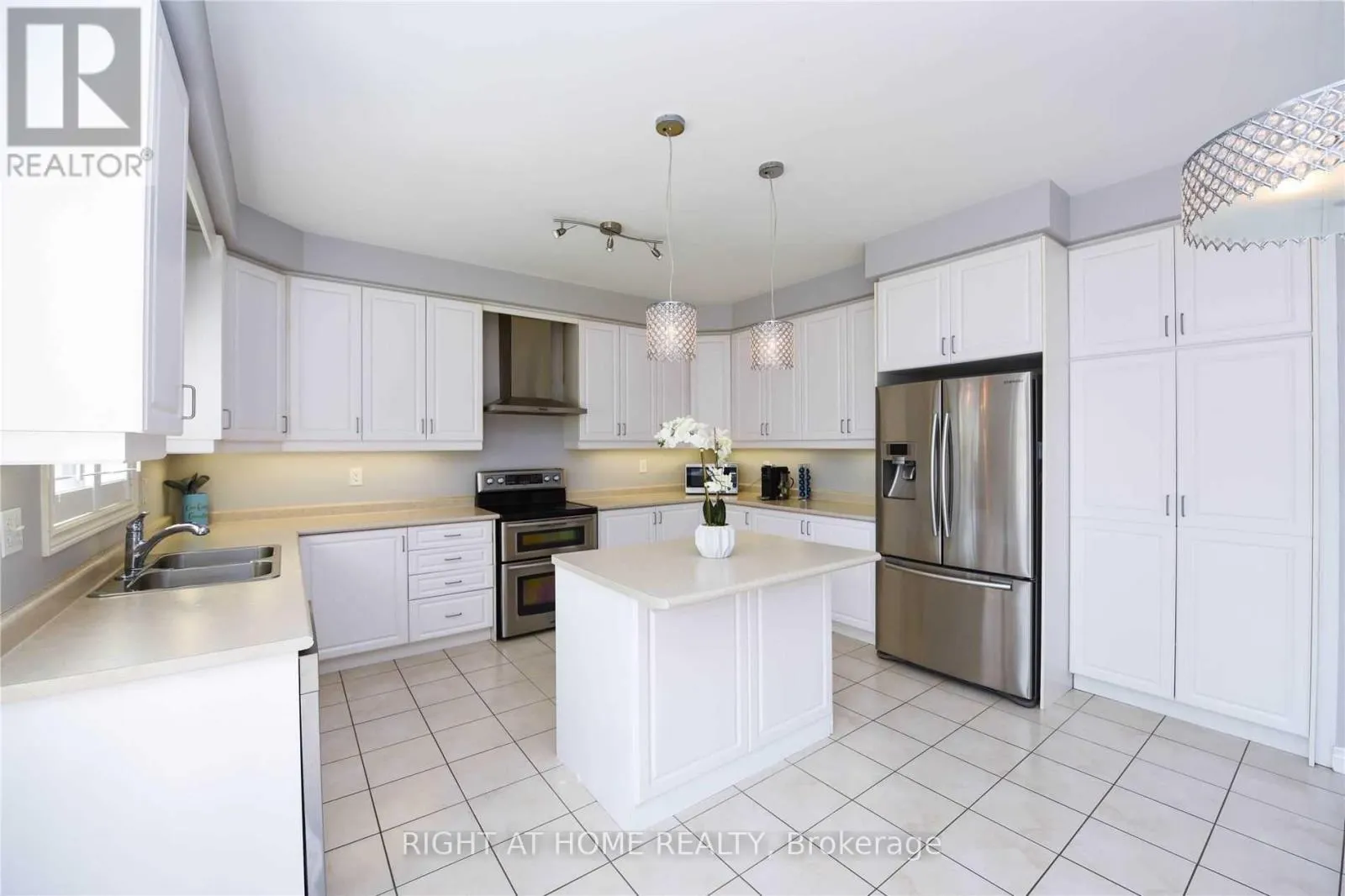 3152 LARRY CRESCENT