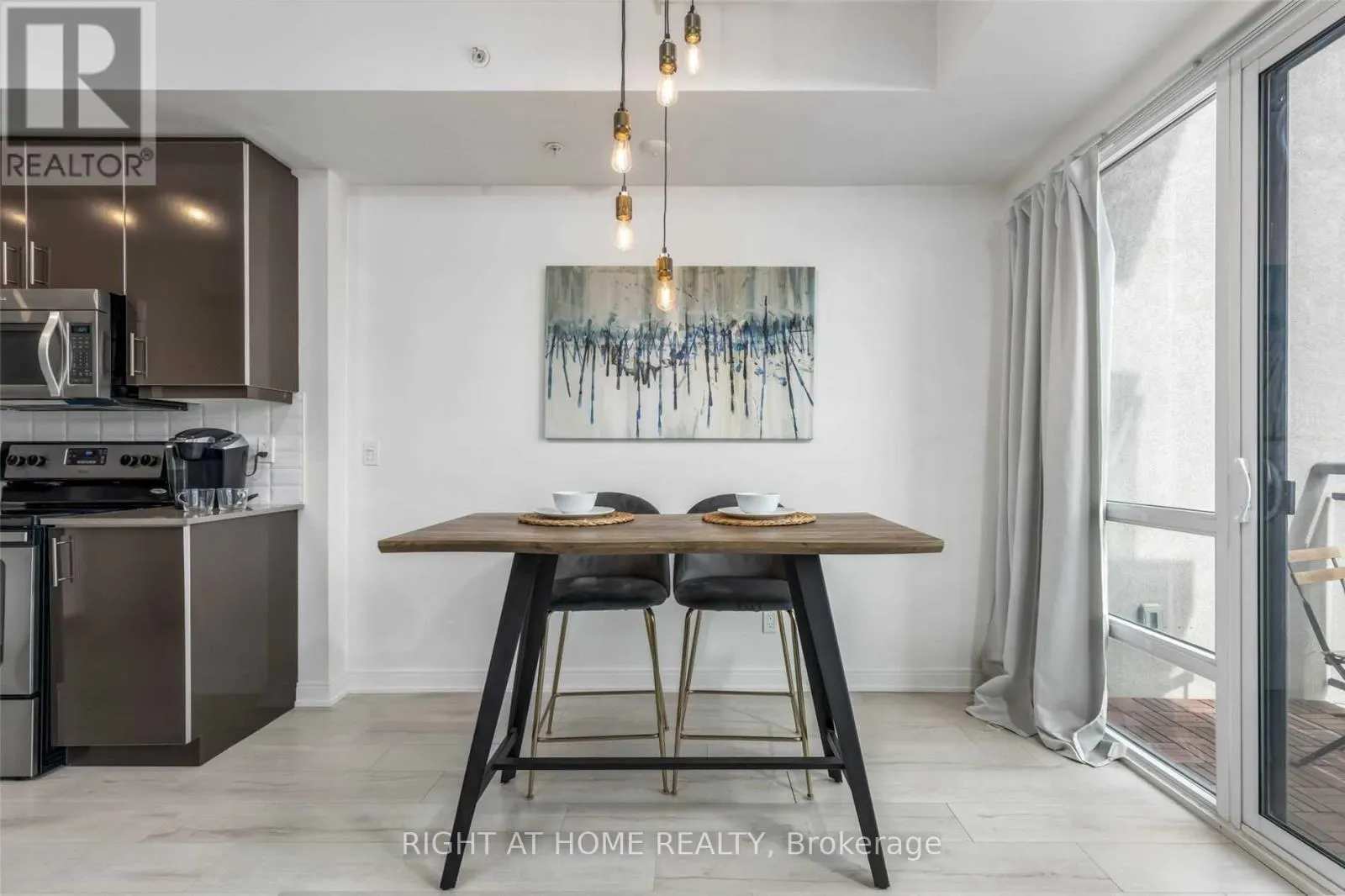 410 - 760 THE QUEENSWAY