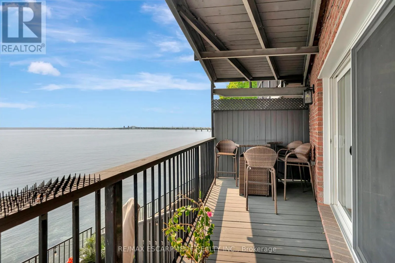 3 - 2136 OLD LAKESHORE ROAD