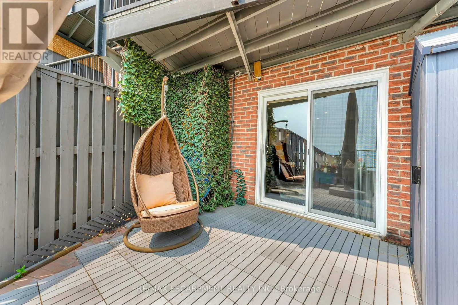 3 - 2136 OLD LAKESHORE ROAD