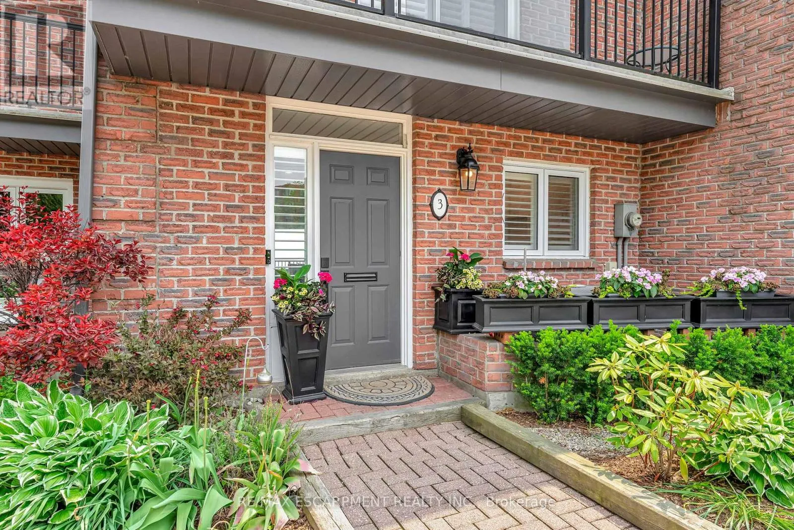 3 - 2136 OLD LAKESHORE ROAD