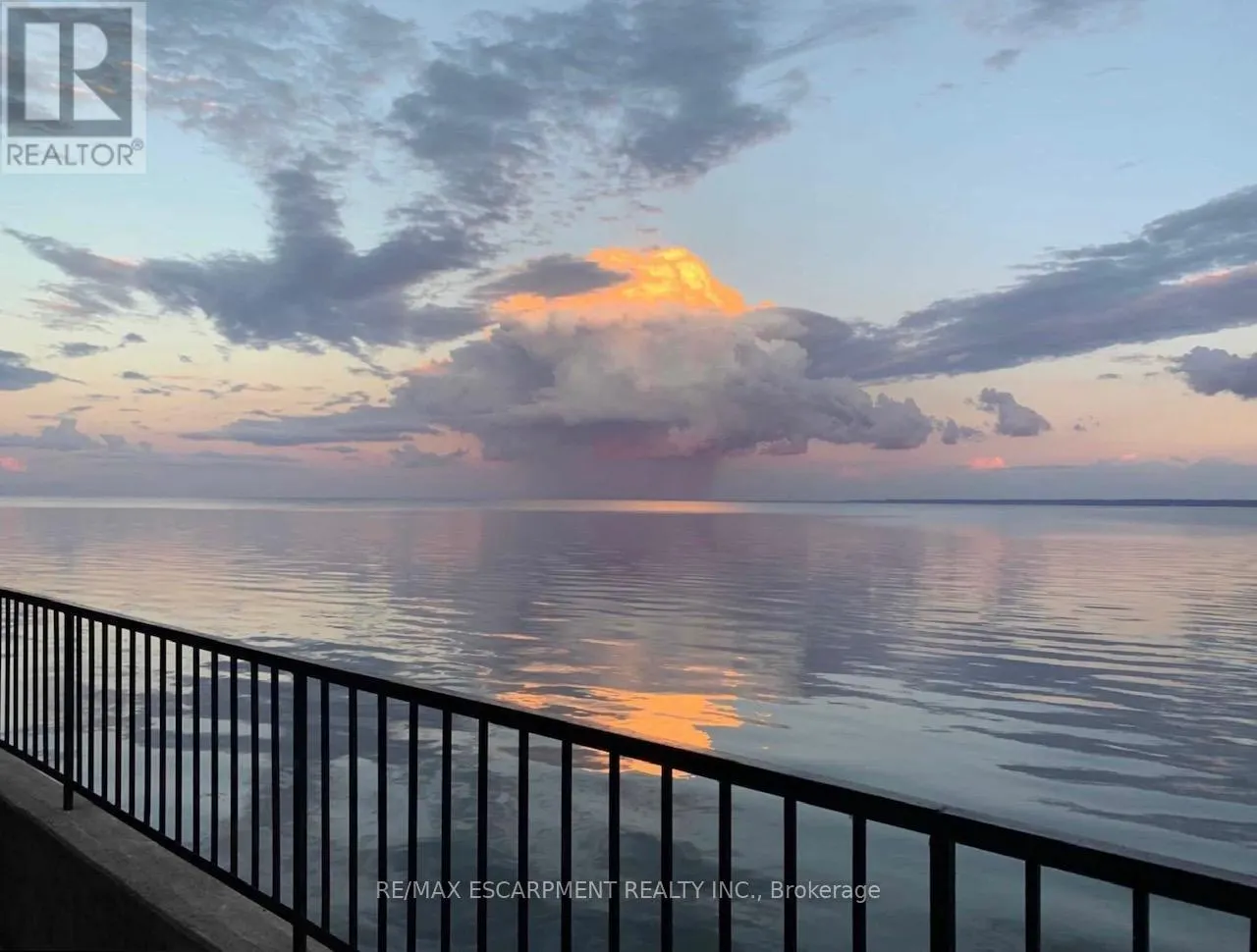 3 - 2136 OLD LAKESHORE ROAD