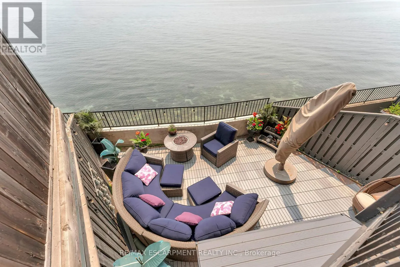 3 - 2136 OLD LAKESHORE ROAD